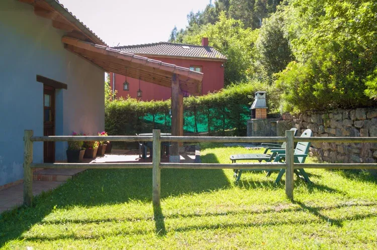 Imagen de Zona jardín y porche la pumarada