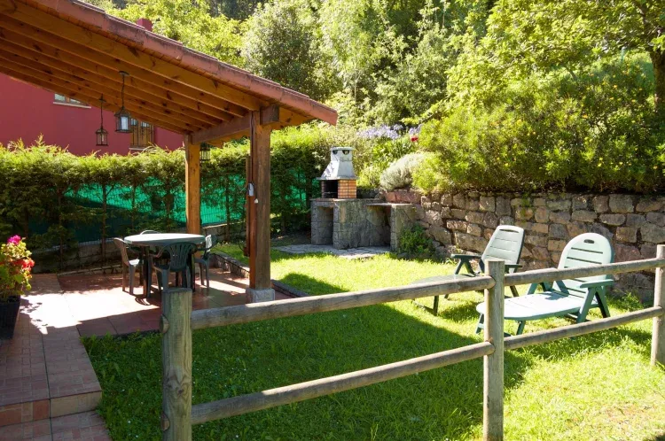 Imagen de Barbacoa y porche la pumarada