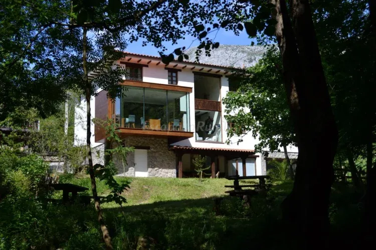 Imagen de Hotel desde el río