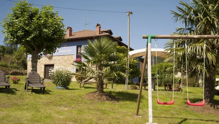 Imagen de FACHADA DESDE JARDIN