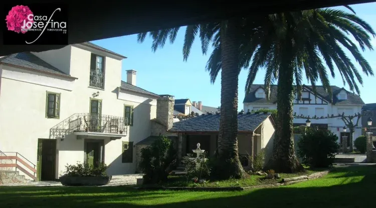 Imagen de entrada y jardin