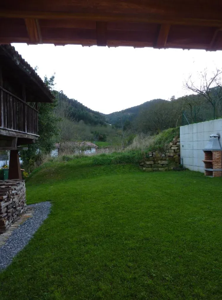 Imagen de vista exterior zona barbacoas desde el Apartamento La Cuadra