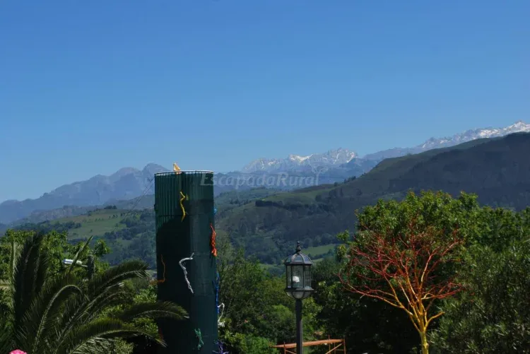 Imagen de mirador con  impresionantes vistas an los picos de europa