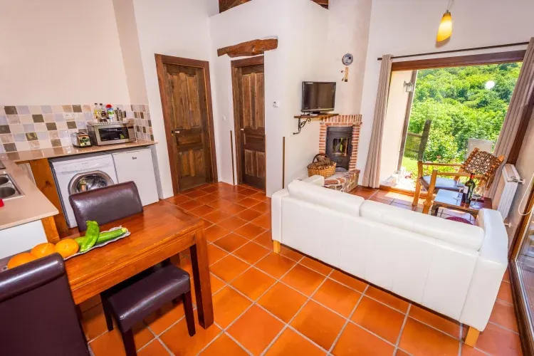 Imagen de JASCAL casas rurales_Casa Aire_salón con chimenea