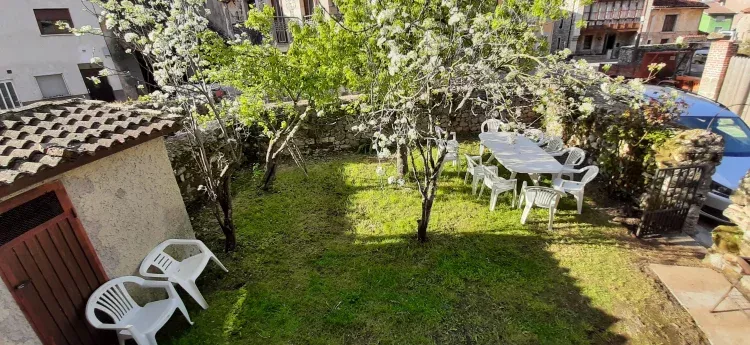 Imagen de jardin con barbacoa