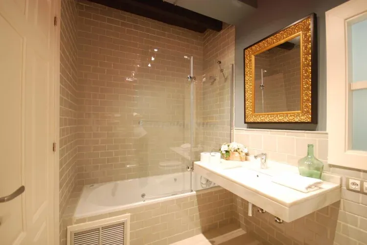 Imagen de Lin de Pepa, baño con bañera hidromasaje