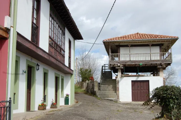 Imagen de Casa tradicional y panera