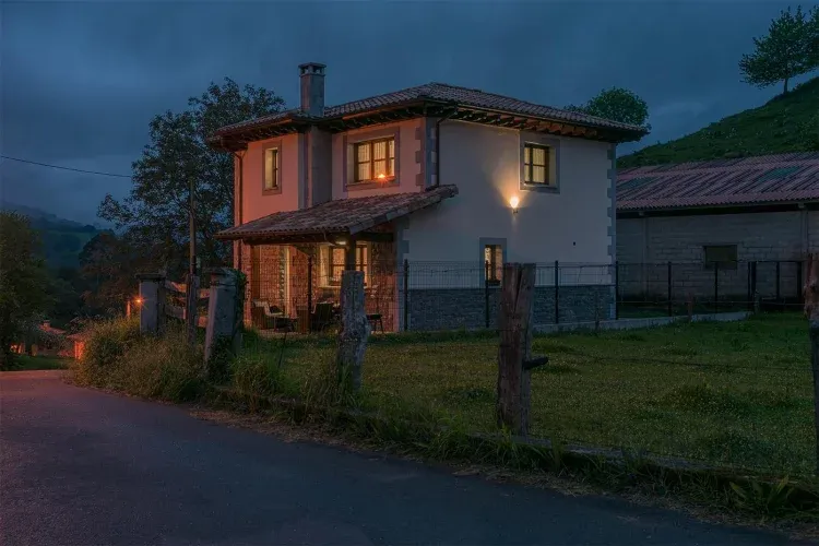 Imagen de El Caleru de noche 