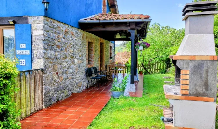 Imagen de Porche, comedor, jardín, barbacoa