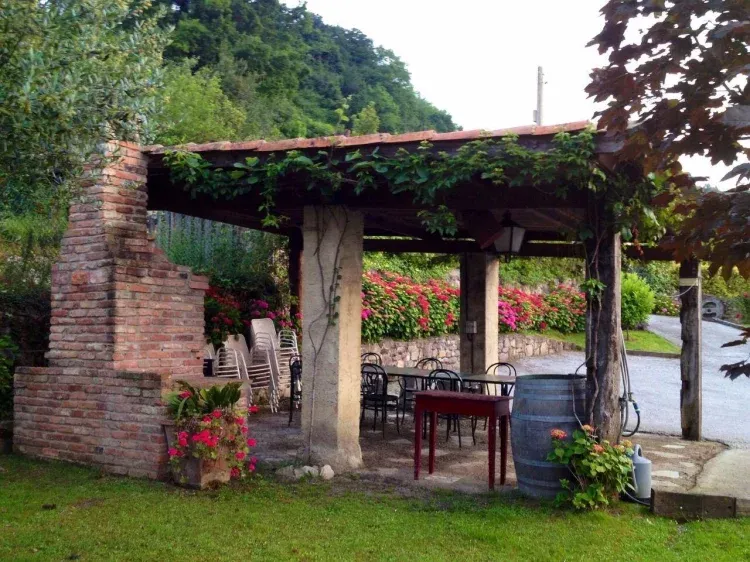 Imagen de BBQ con techo