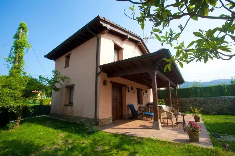 Imagen de Jardín y porche