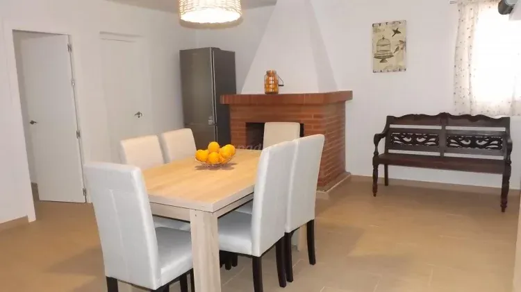 Imagen de Cocina con chimenea