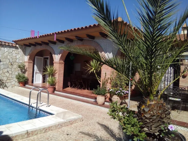 Imagen de Vista del patio y piscina