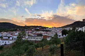 Imagen de La Casa del Barranco que mira al Pico