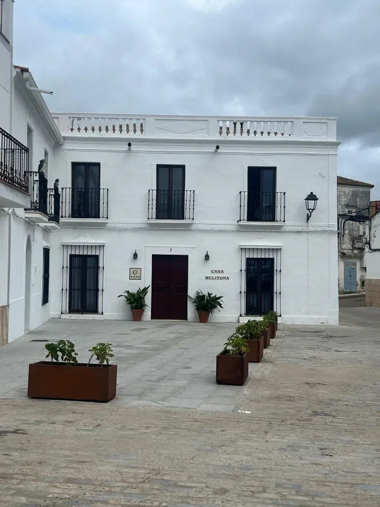 Imagen de Plaza fachada principal