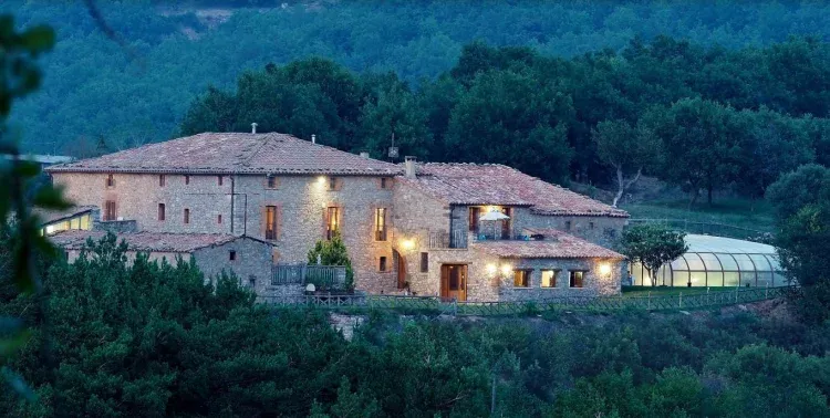 Imagen de masia de nit