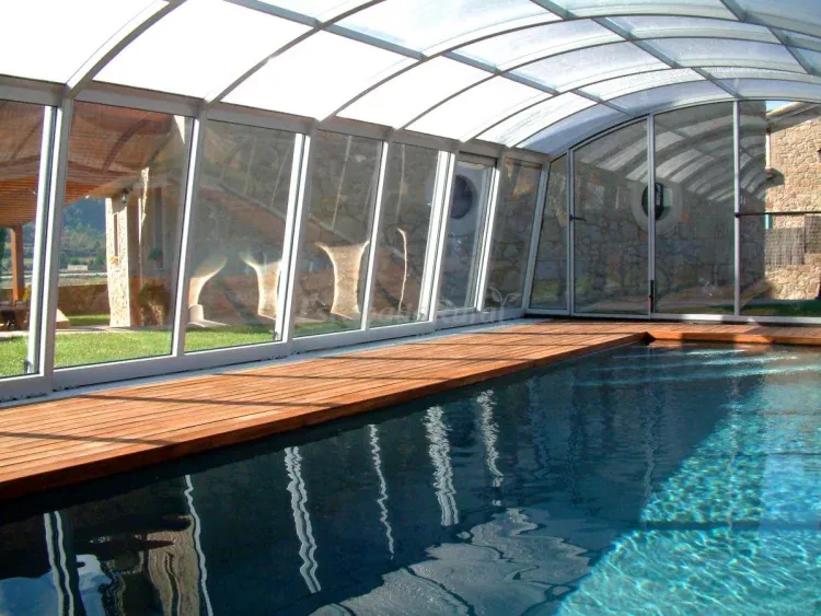 Imagen de 4 piscina cubierta climatizada agua y ambiente
