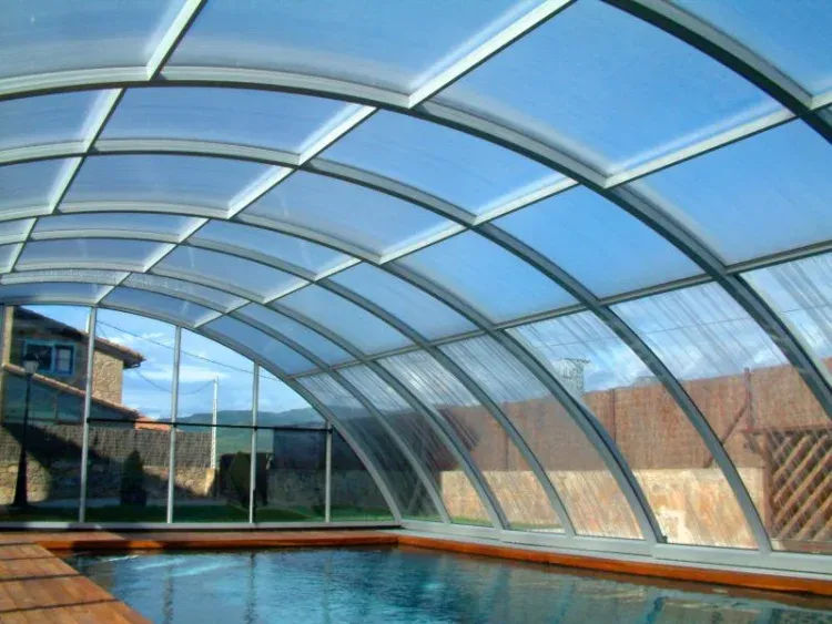 Imagen de 3 piscina cubierta climatizada agua y ambiente