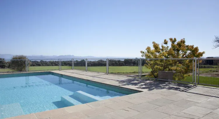 Imagen de Vistas desde la piscinavistas desde la piscina
