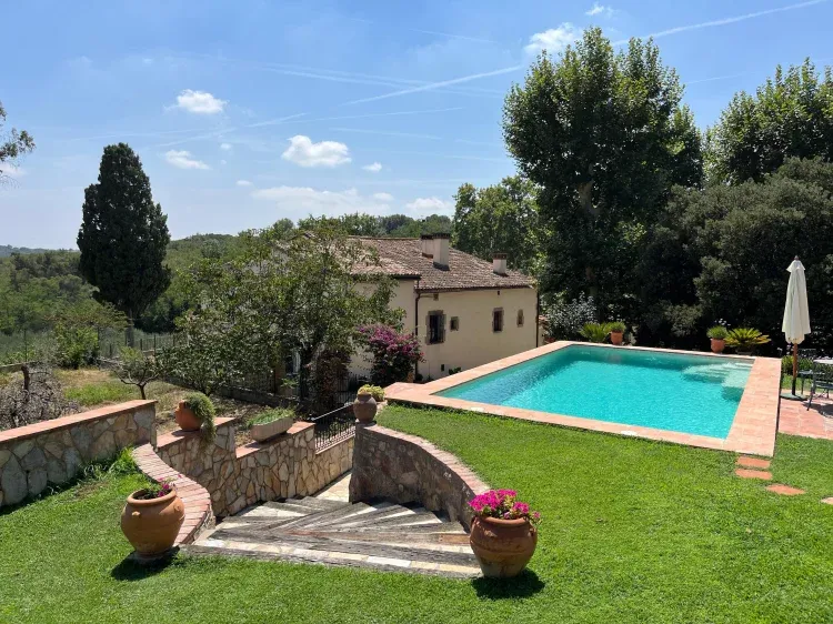 Imagen de Piscina y jardín