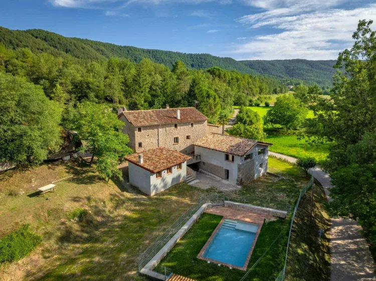 Imagen de Vista de tota la finca (Cal Fargas + Cal Onclet + 2 coberts)