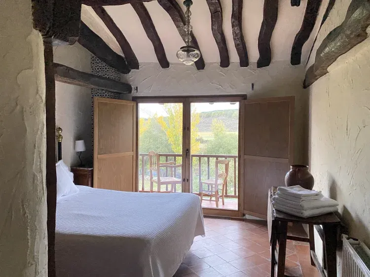 Imagen de Habitación doble en primera planta con baño y vistas al río.