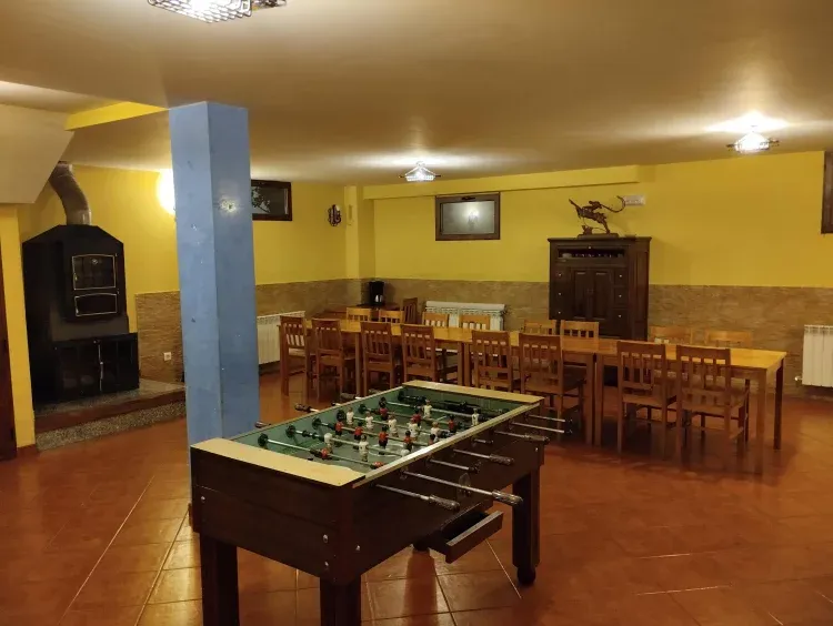 Imagen de Merendero con chimenea-asador y futbolín