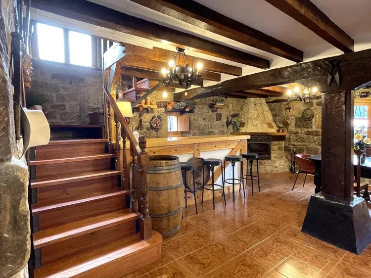 Imagen de Salón con barra. 