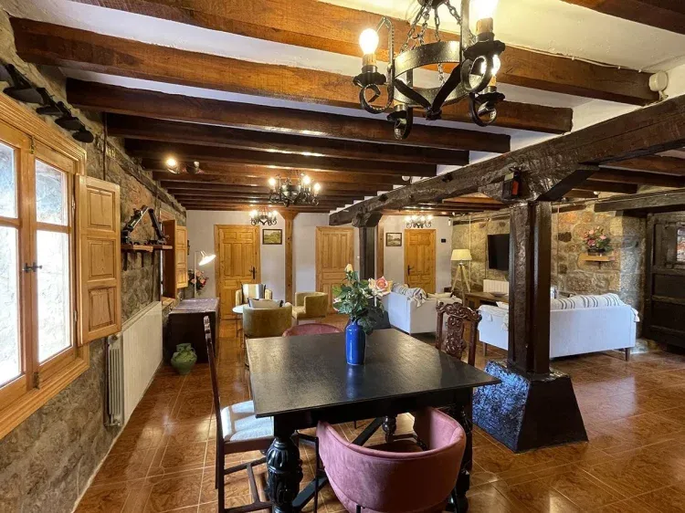 Imagen de Salón de 55 metros y tres ambientes. 
