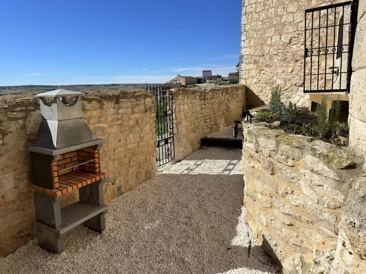 Imagen de Barbacoa y mobiliario de jardín