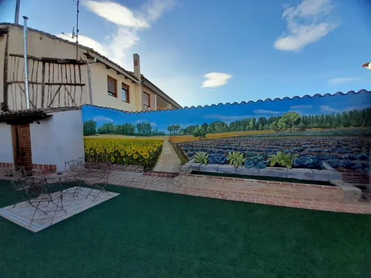 Imagen de Jardin con mural
