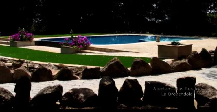 Imagen de Acceso a el recinto de la piscina