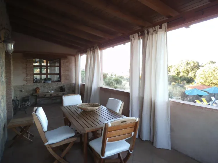 Imagen de Terraza con vistas a la piscina y montaña