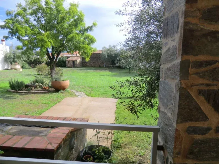 Imagen de Vista de jardín desde el porche