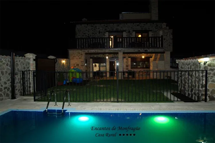 Imagen de Vista nocturna del jardín