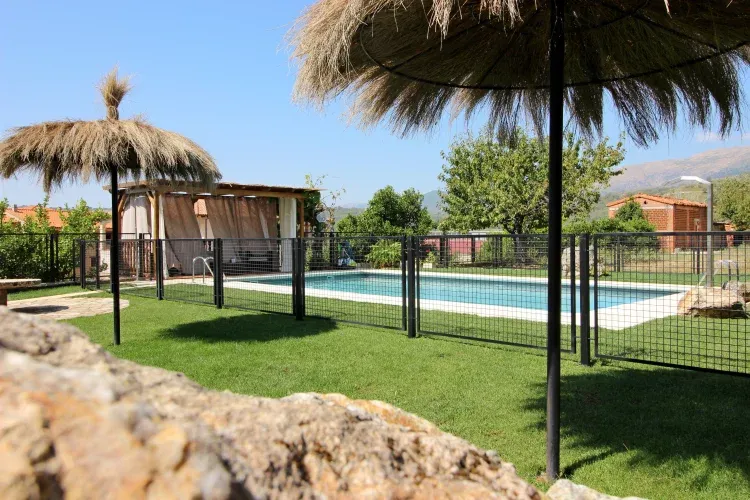 Imagen de Piscina y jardín 