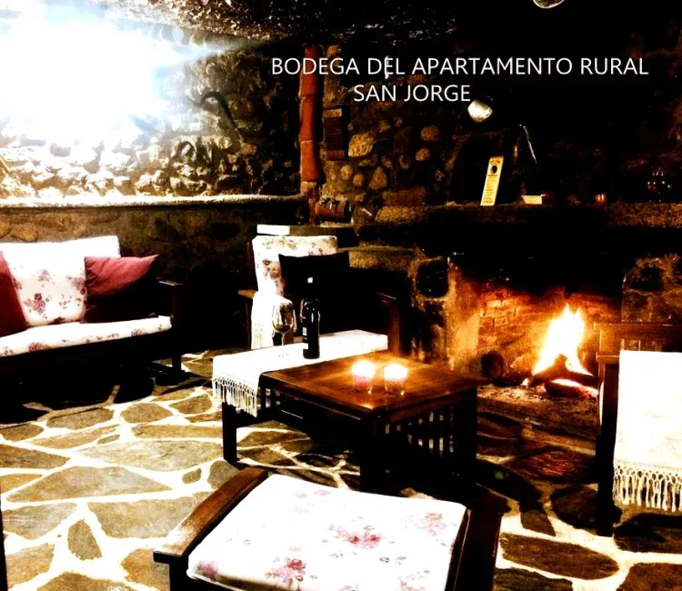 Imagen de Bodega con chimenea