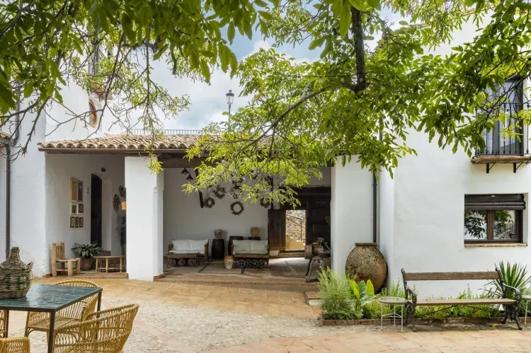 Imagen de PATIO Y PORCHE