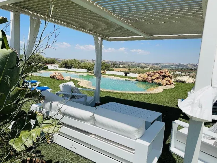 Imagen de vista piscina y Arcos