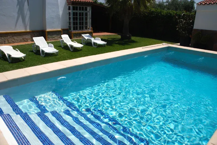 Imagen de ¡Piscina privada con escaleras cómodas!