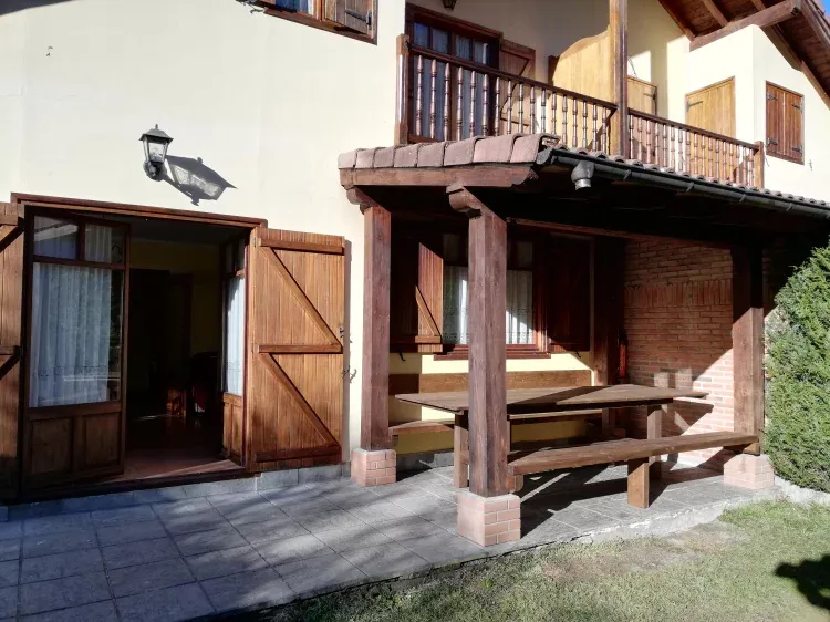 Imagen de Porche con zona comedor exterior