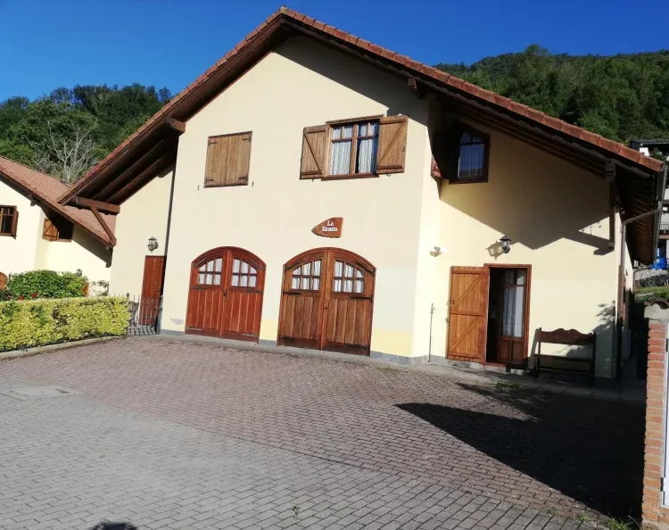Imagen de Fachada/aparcamiento 