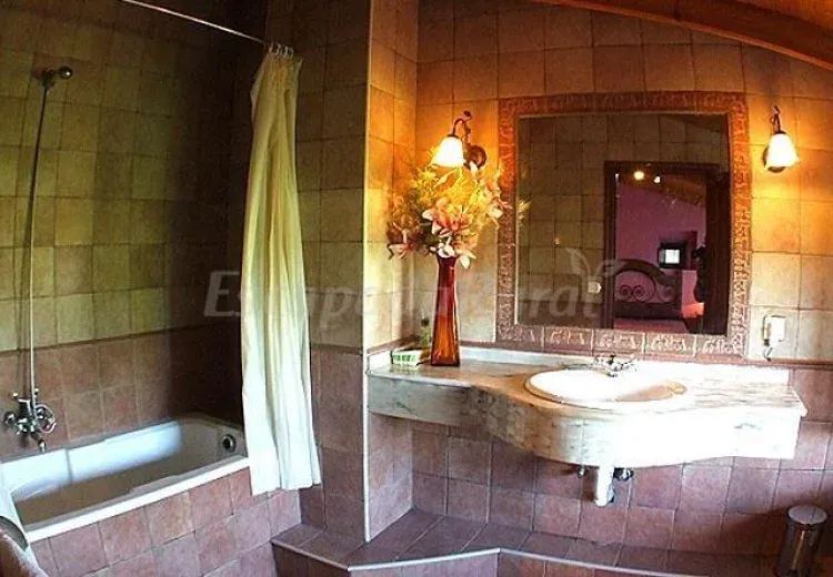 Imagen de Baño habitación Roja