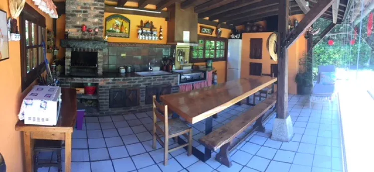 Imagen de asador en el jardin