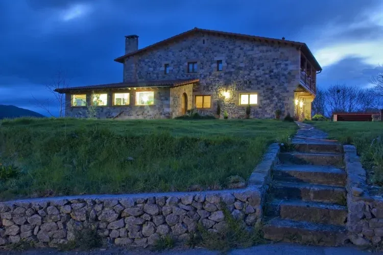 Imagen de Aspecto de la casa al anochecer