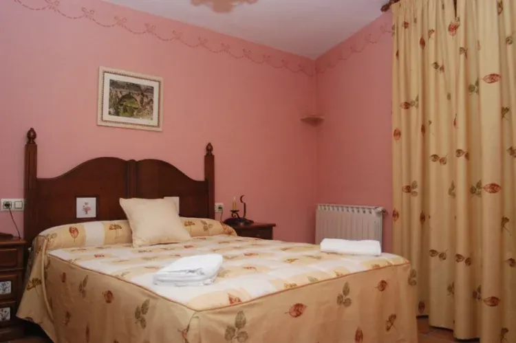 Imagen de Dormitorio principal con cama de 150x200