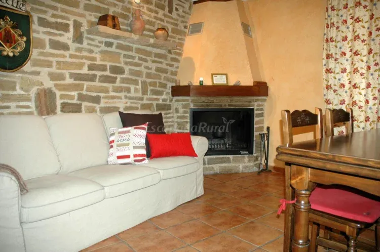 Imagen de Salón con chimenea