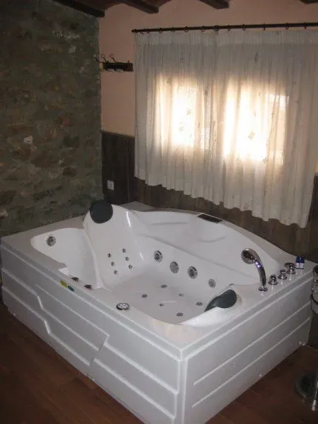 Imagen de Ca les bessones - jacuzzi