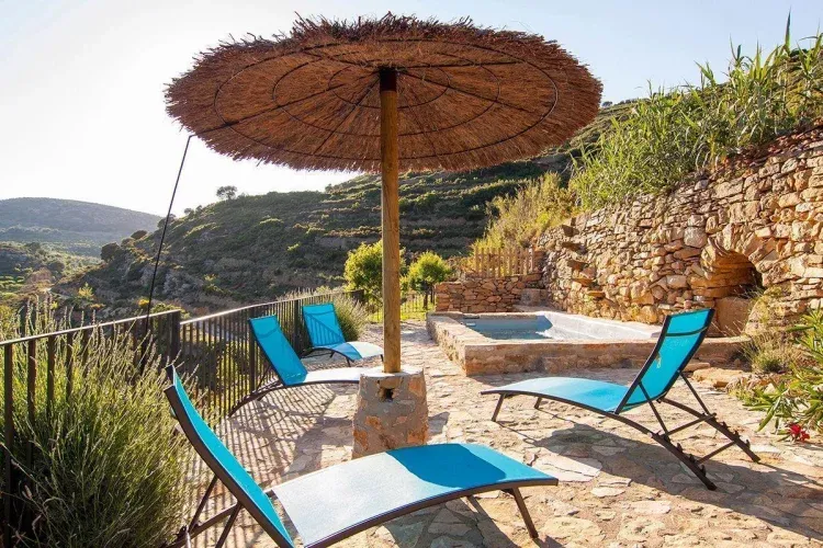 Imagen de Pequeña Piscina con agua directa de manantial.4x2x1m