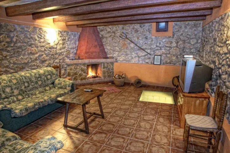 Imagen de Comedor con chimenea
